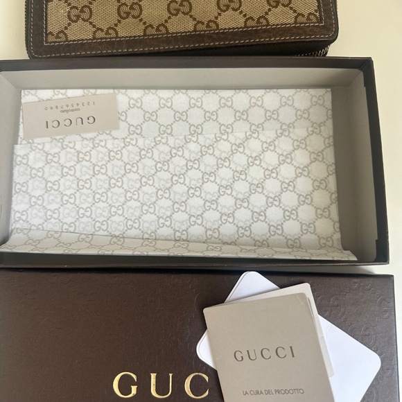 AUTHENTIC Gucci Wallet - Picture 10 of 12